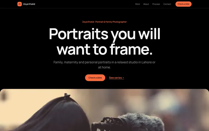 Home page of Zoya Khalid, a sample noir layout website